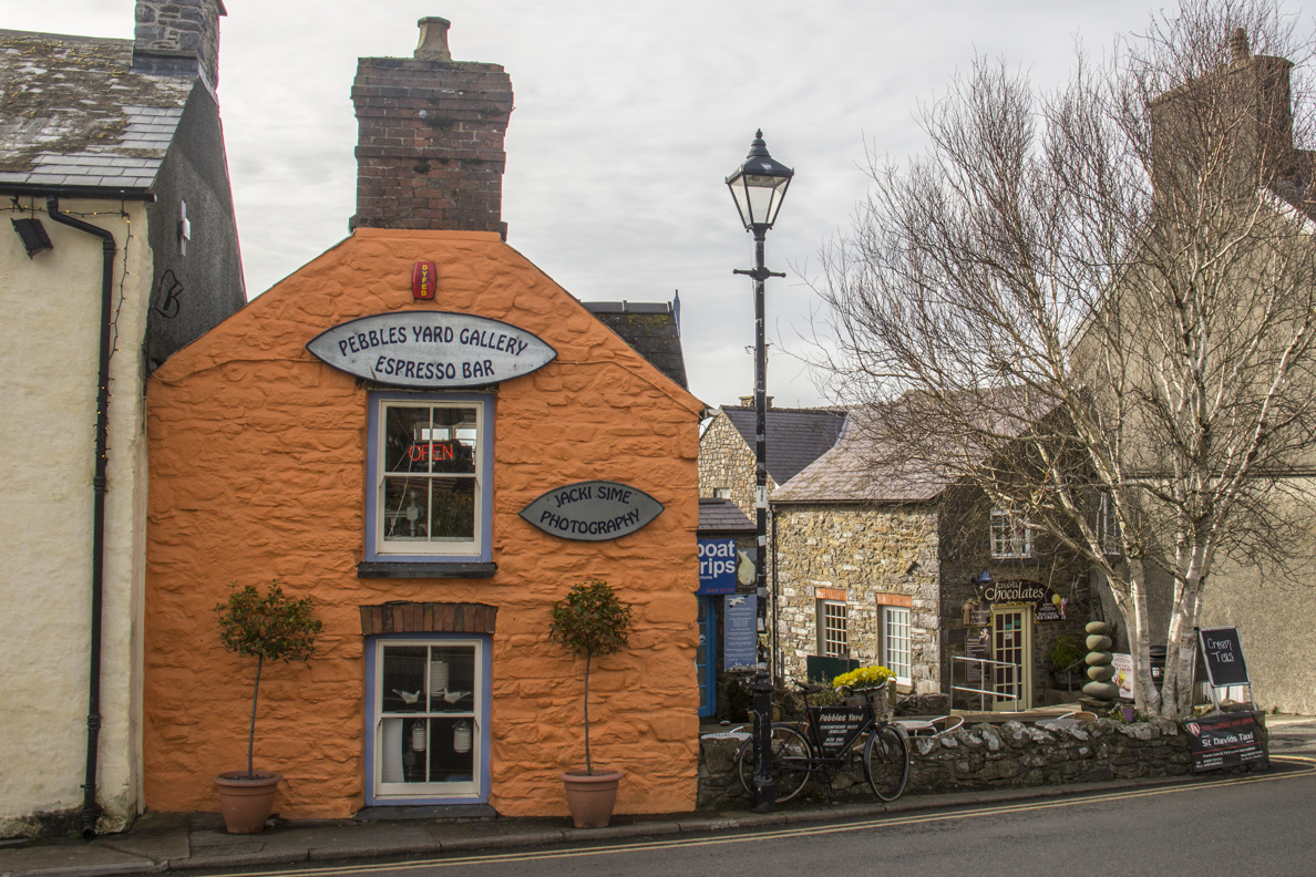 Pebbles Yard Gallery and Espresso Bar in St David's, Pembrokeshire in Wales    5922