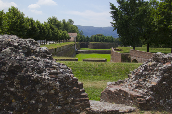 Ruins of a bastion on the  city walls of  Lucca in Tuscany-1385