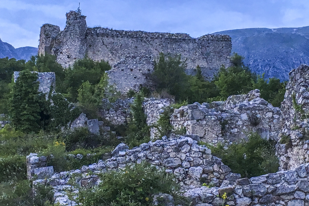 Ruins of Medieval Village at Alba Fucens in Abruzzo, italy    7081