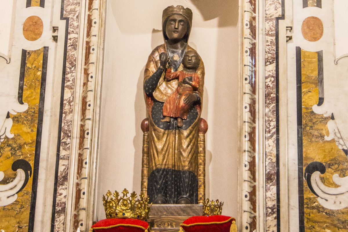 The Crowned Madonna in the Church of Saints Peter and Paul in Pescasseroli, Abruzzo in Italy   0215